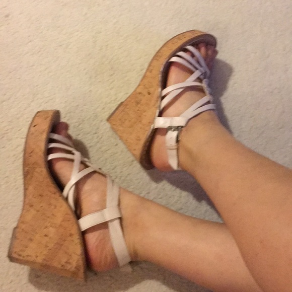 🔅Guess Cork Sandals🔅 - Picture 2 of 3